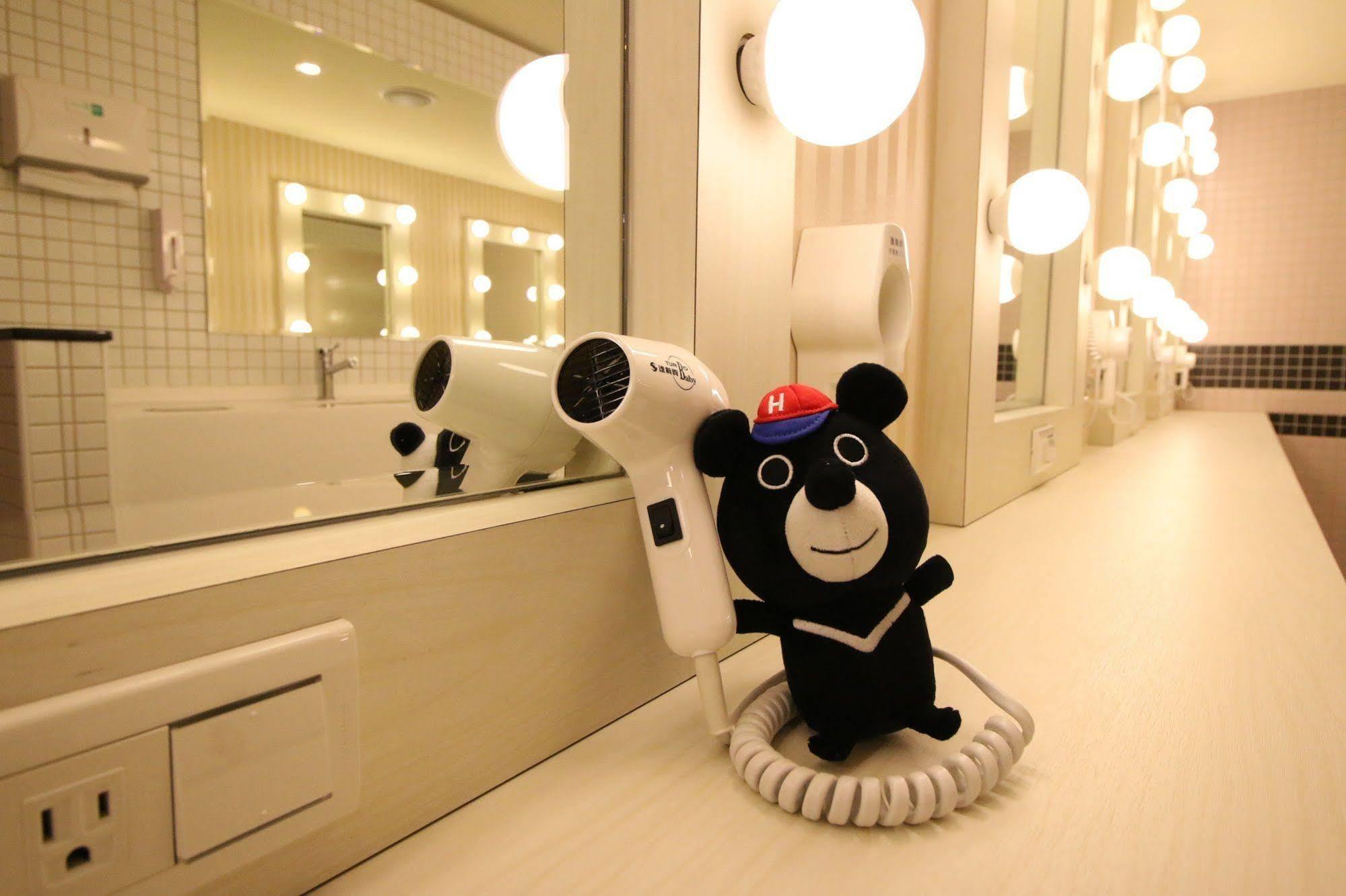 Hey Bear Capsule Hotel Taipei Eksteriør bilde